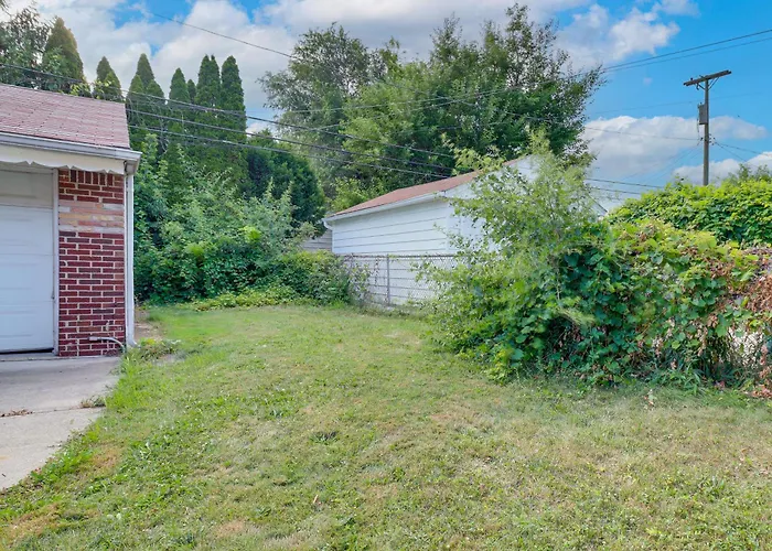 8 Mi To Dtwn Detroit! Apt W/ Shared Yard