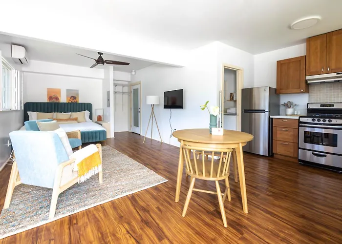 Cozy Lanikai Cottage Walking Distance To The Beach-Near Shops Restaurants