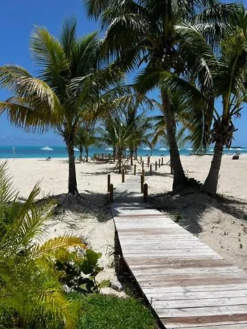 Bahama Beach Club Luxury 4 Bedroom 3 Bathroom Beachfron Condo