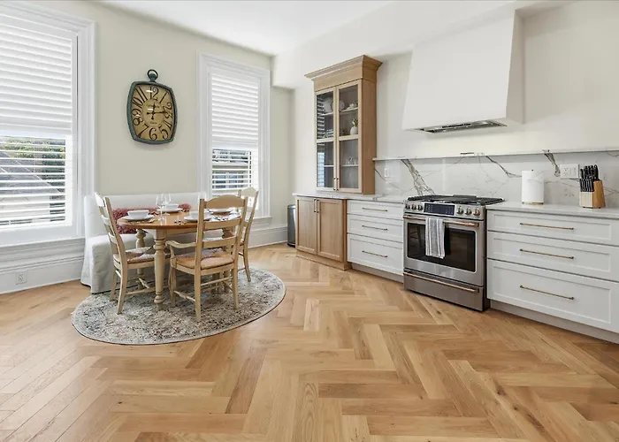 Spacious Fully Renovated Home In Dt Lafayette