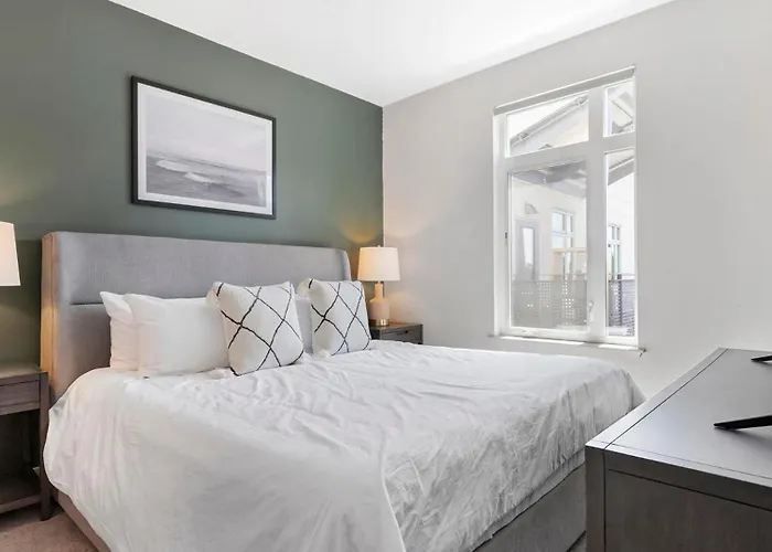 Landing Incredible 1Bd Pool