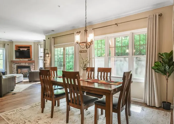 Large Condo Near Mountain Creek & Crystal Springs