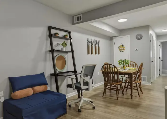 Fresh Corning Flat, Near Cmog - Gaffer, Pet Ok