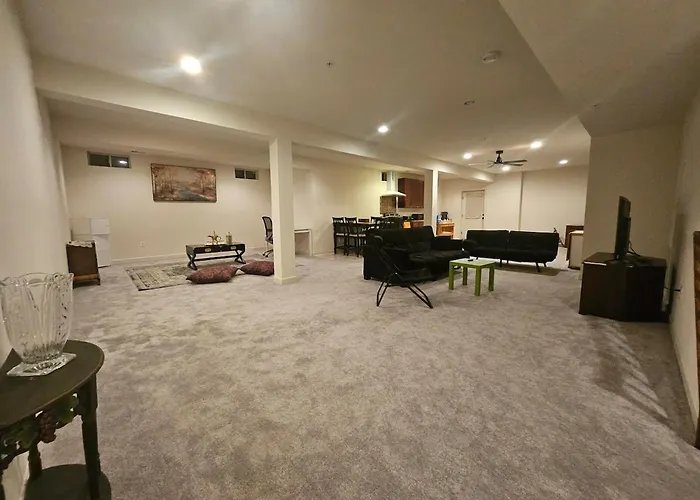 Spacious Studio By The Woods