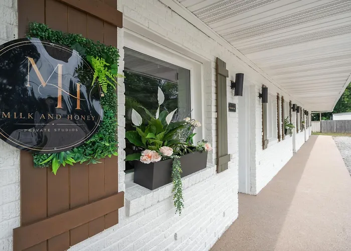 Cosmopolitan Studio A Fresh & Stylish Stay