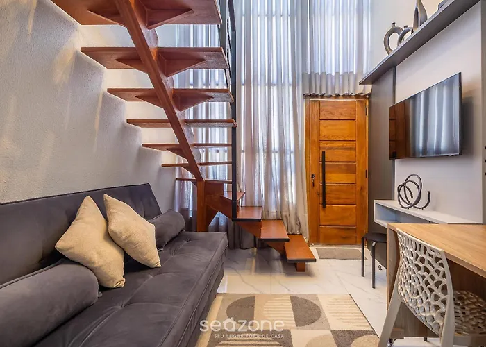 Loft c/ varanda a passos da praia - PLO0009