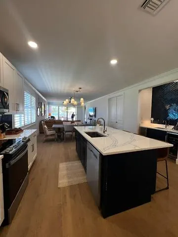 Bahama Beach Club Luxury 4 Bedroom 3 Bathroom Beachfron Condo