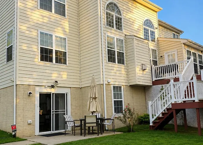 Spacious Private Suite Near Dc & Baltimore-Sleep 6