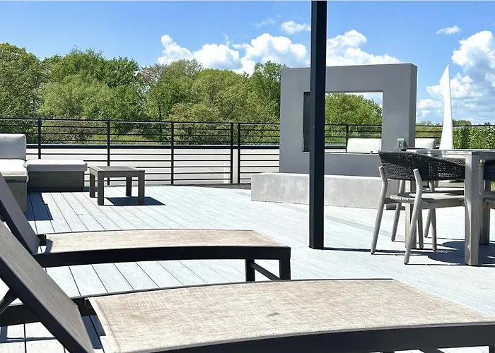 Landing Incredible 1Bd Pool