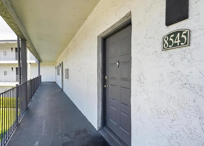 Comfortable Modern Home With Resort Amenities