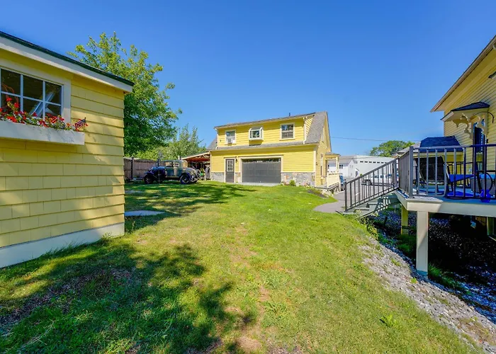 Near Bates & Bowdoin Colleges + Local Nature Park!
