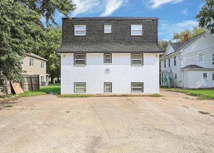 Fremont Stylish Stay - Near K-State With Free Parking