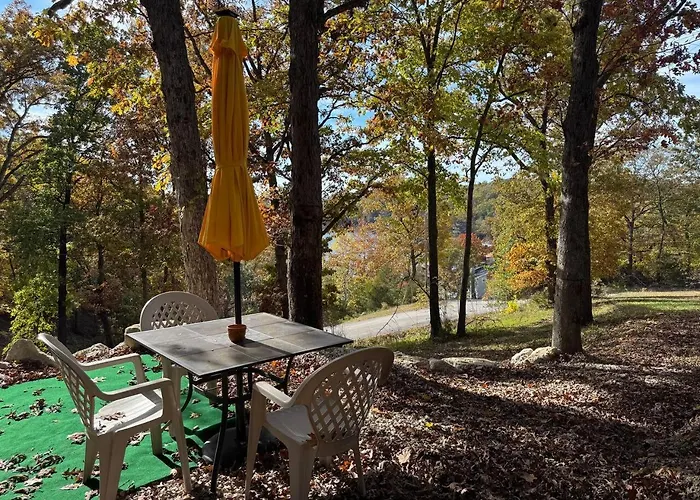 Open Aug Dates! 2 Beds W/ Hottub & Lake View