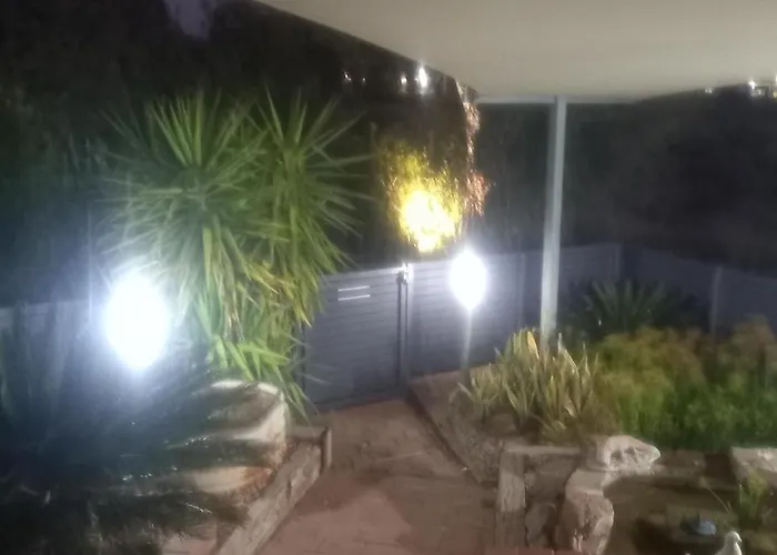 6 Caterpillar Court