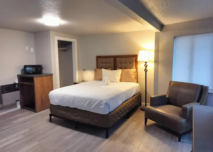 Longmont Lodge & Rv Park