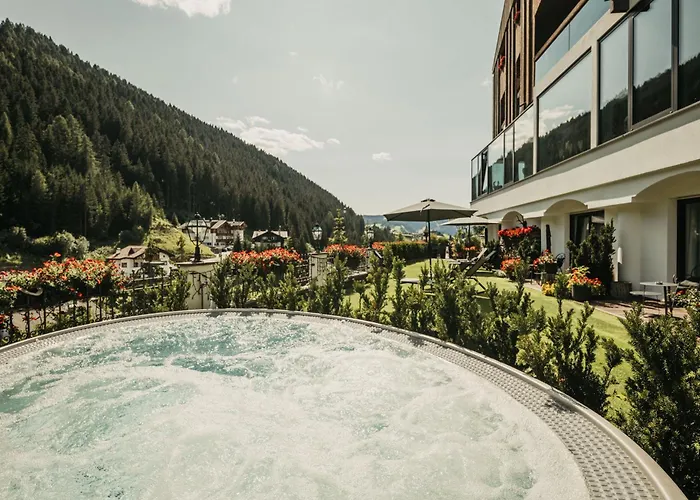 Hotel Chalet S - Dolomites Design - adults recommended Sëlva