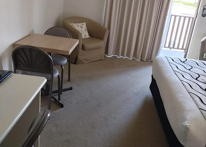 Deniliquin Country Club Motor Inn