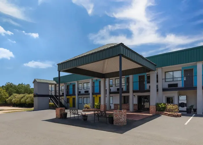 Days Inn By Wyndham Natchitoches