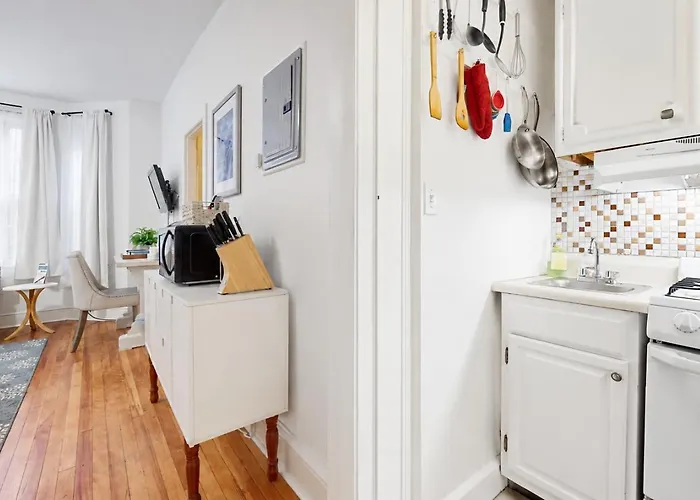 Walk To Restaurants, Shopping, Near Bu And Hosp