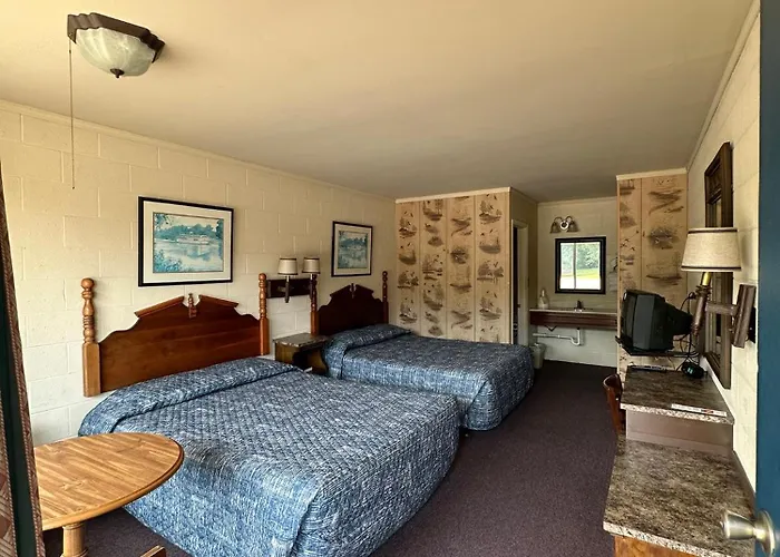Paris Landing Motel