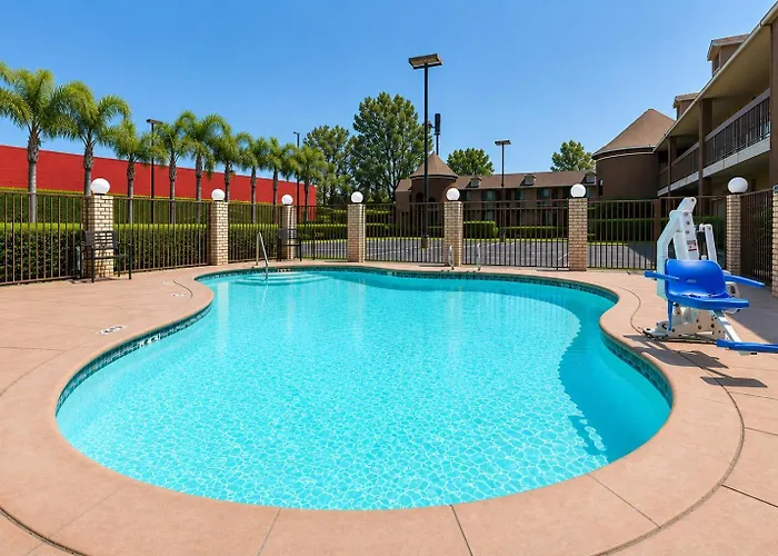 Homepointe Inn & Suites