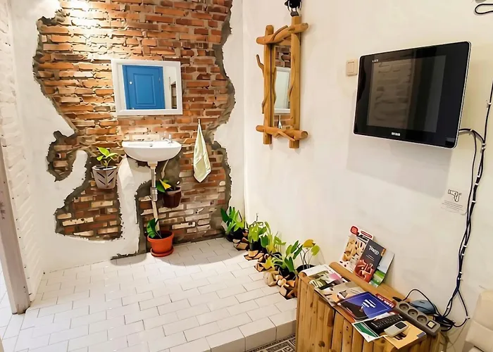 "Nomore" Gallery And Guesthouse