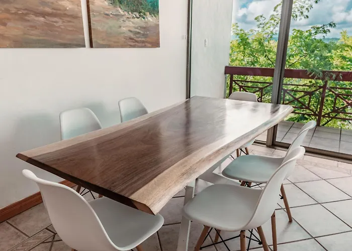 Playa Del Coco 3Br: Ocean Views & Pools!