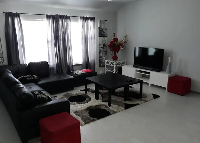 Large Modern Boutique Accommodation 3900 Sqft No Extra Fees