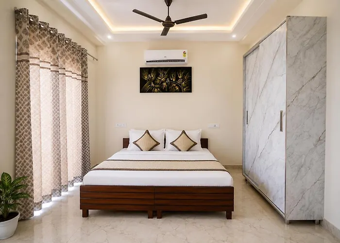 Hotel Classic It Hub Near Dlf City Centre Mall
