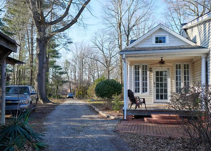 In-Law Suite, With Private Entrance, Sunroom, Patio!