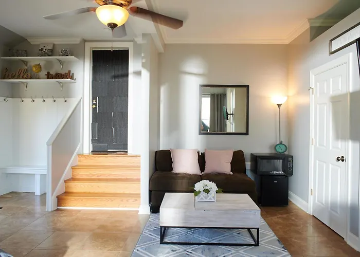 In-Law Suite, With Private Entrance, Sunroom, Patio!