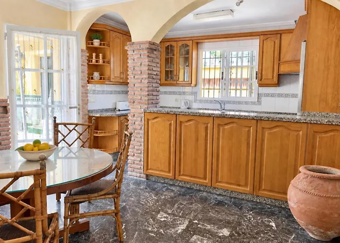 Chalet Con Piscinas Y Vistas De Ensueno