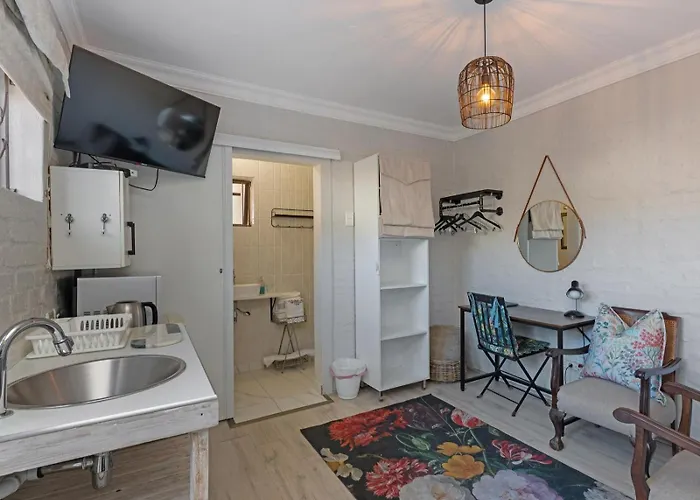 Petite Studio Apartment Self Catering