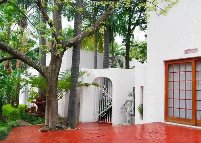 Ronique'S Guest House