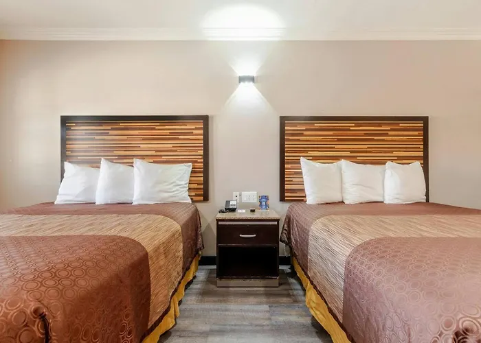 Diamond Bell Inn & Suites