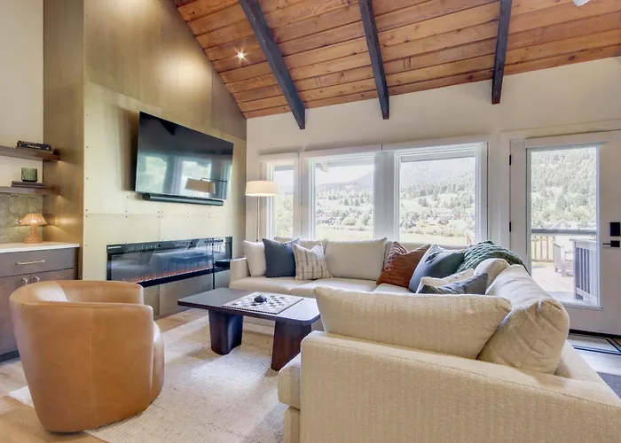 Big Sky Condo W/ Resort Amenities & Mountain Views