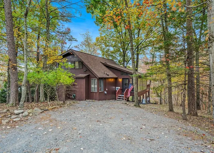 Treetop Cabin -- Pool Access - Fireplace - Grill - Screen Porch - Deck - Wifi - Golf Nearby