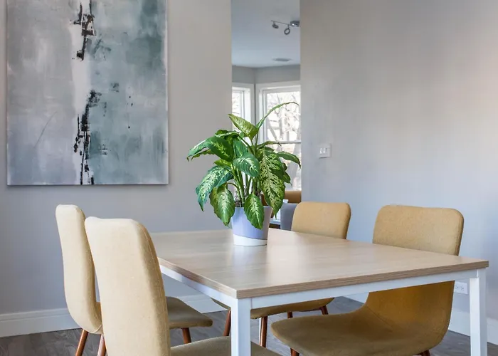 Double Play Wrigley - Prime Location Across From Wrigley Field & Transit - 2Br Apts