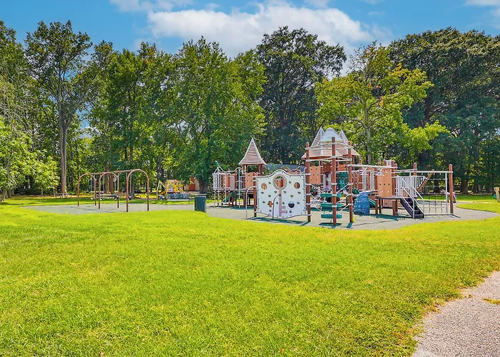 Rock Hall Retreat W/ Balcony Near Park & Marina!