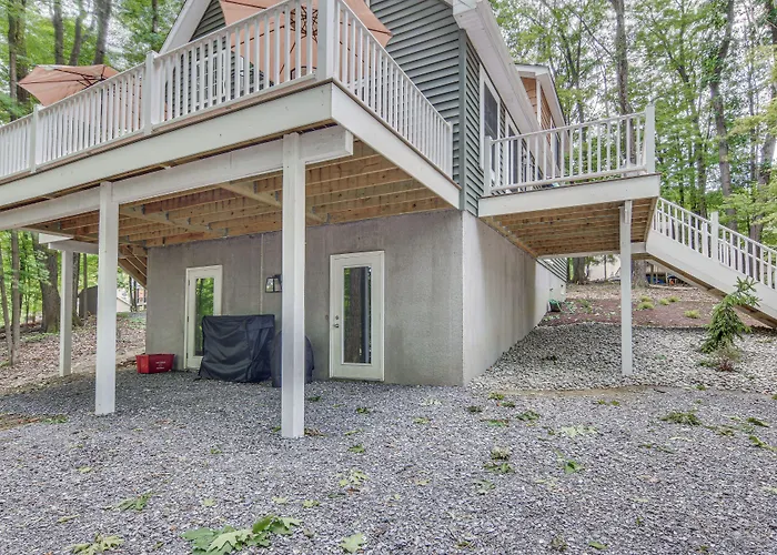 Treasure Lake Home W/ Deck: Walk To Bimini Lake!