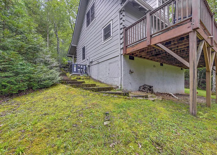 Cozy Retreat W/ Deck & Sapphire Resort Access!