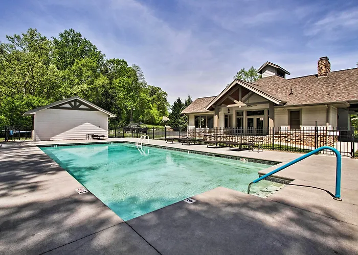 Townsend Condo W/ Pool, Great Smoky Mountain Views