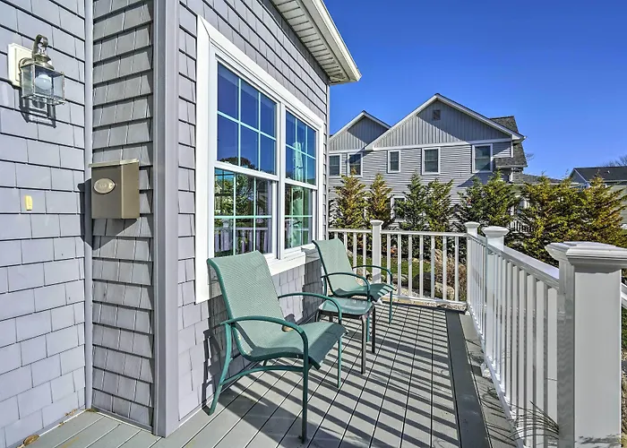 Charming Spring Lake Retreat, 1 Mi To Beach!
