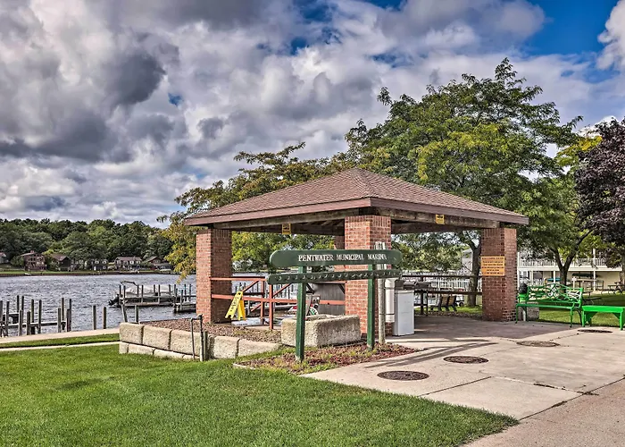 Charming Pentwater Home W/ Fire Pit & Yard!