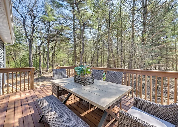 Chic Wisconsin Retreat W/ Deck, Grill & Fire Pit!