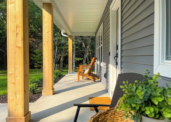 Chic Wisconsin Retreat W/ Deck, Grill & Fire Pit!