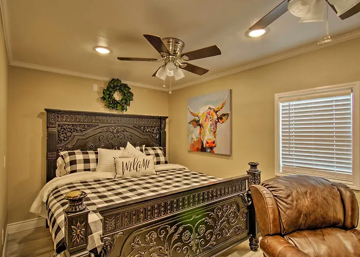 Walk To Texas Tech! Cozy Lubbock Gem W/ Patio