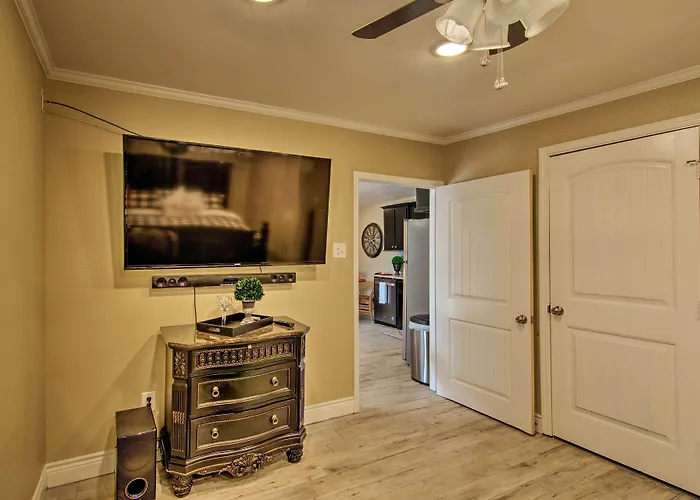 Walk To Texas Tech! Cozy Lubbock Gem W/ Patio