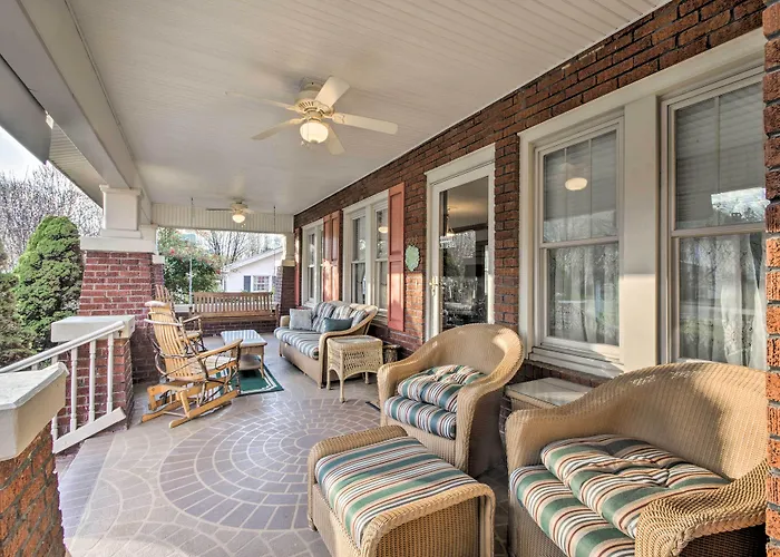 Damascus Home W/ Fire Pit & Views, Walk To Shops!