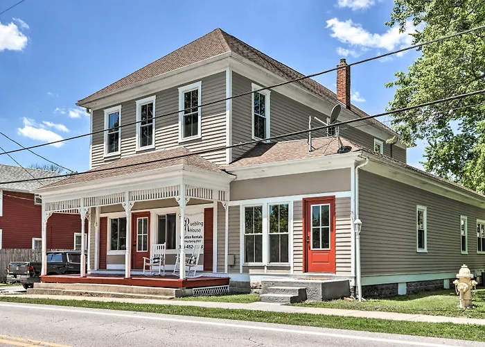 'The Ruebling House': Bright, Modern, & Renovated!